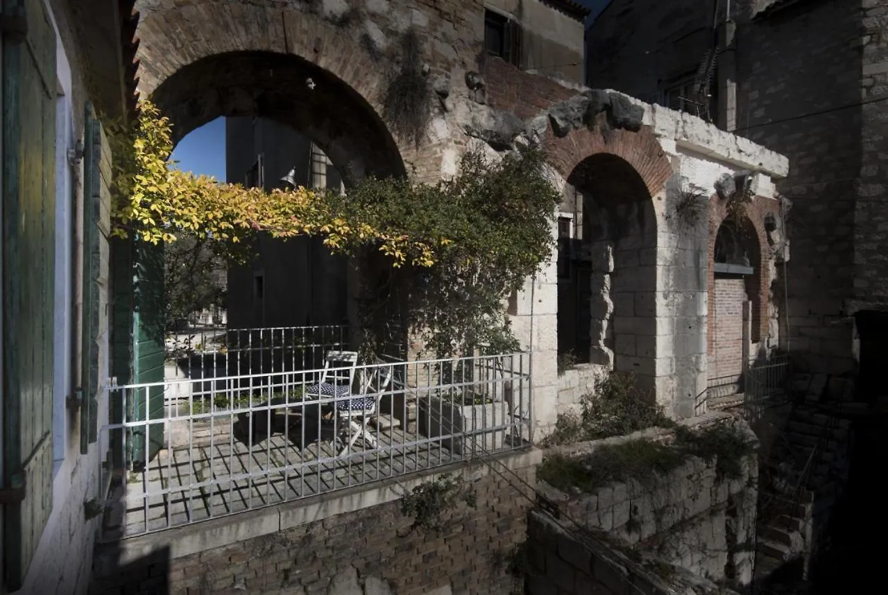 Lejlighed La Divine- Captured By History Inside Palace Loft Split