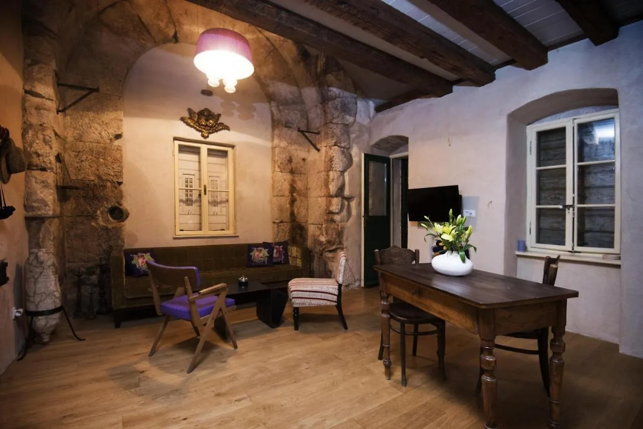 La Divine- Captured By History Inside Palace Loft Split Lejlighed
